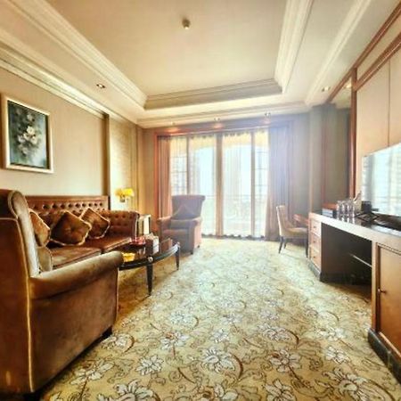 ชาโต สตาร์ริเวอร์ กวางโจว เพนินนซูลา Hotel ภายนอก รูปภาพ