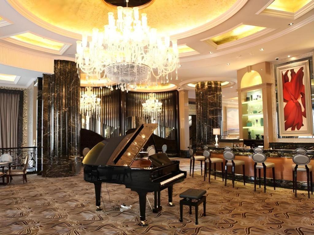 ชาโต สตาร์ริเวอร์ กวางโจว เพนินนซูลา Hotel ภายนอก รูปภาพ