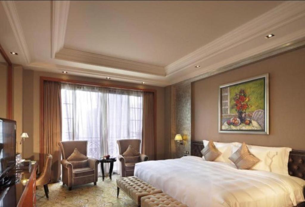 ชาโต สตาร์ริเวอร์ กวางโจว เพนินนซูลา Hotel ภายนอก รูปภาพ