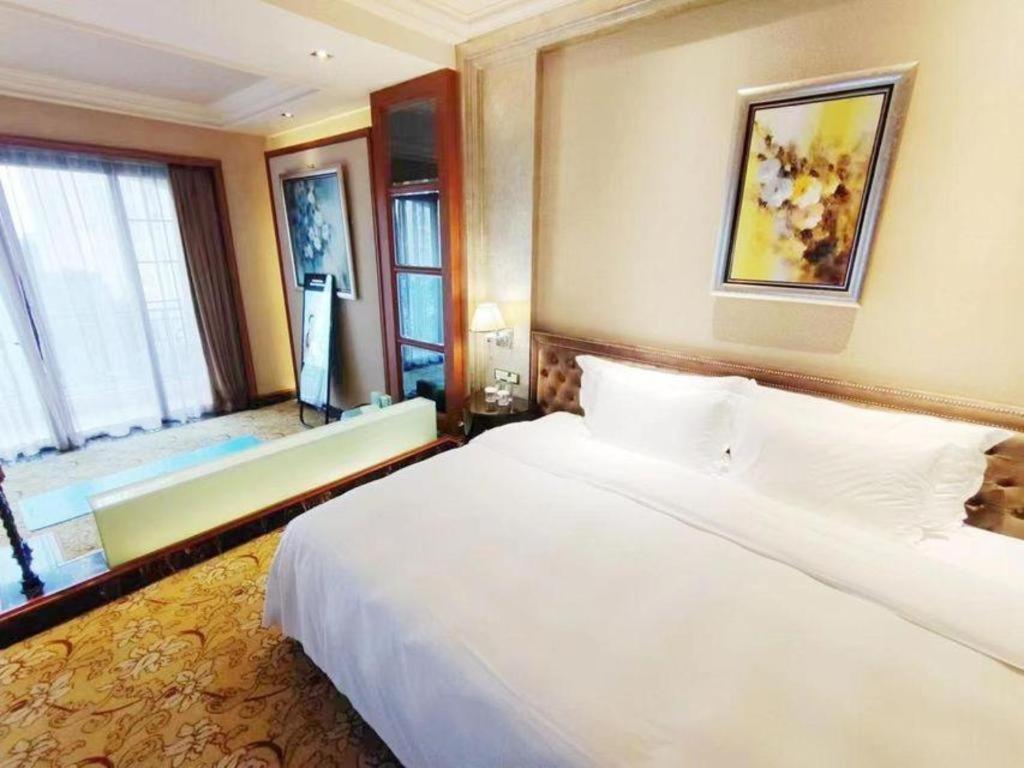 ชาโต สตาร์ริเวอร์ กวางโจว เพนินนซูลา Hotel ภายนอก รูปภาพ