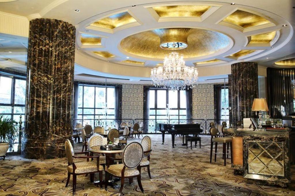 ชาโต สตาร์ริเวอร์ กวางโจว เพนินนซูลา Hotel ภายนอก รูปภาพ