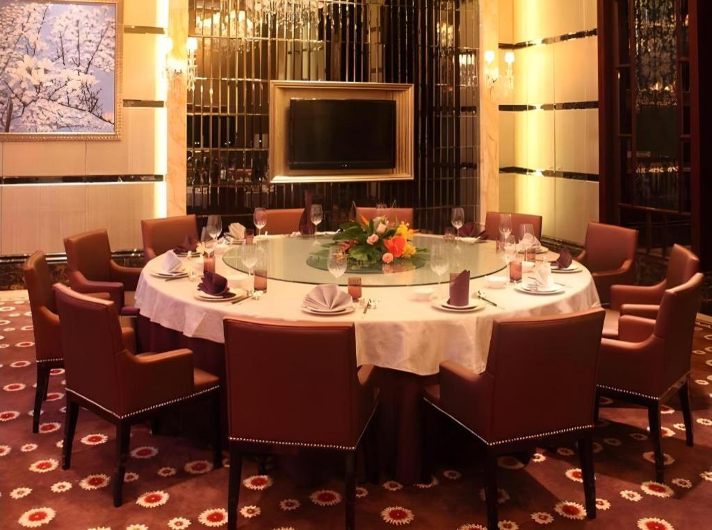 ชาโต สตาร์ริเวอร์ กวางโจว เพนินนซูลา Hotel ภายนอก รูปภาพ