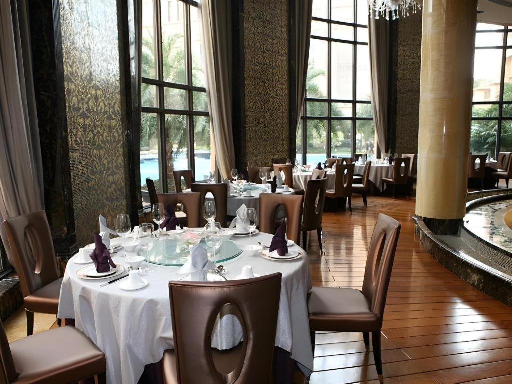 ชาโต สตาร์ริเวอร์ กวางโจว เพนินนซูลา Hotel ภายนอก รูปภาพ