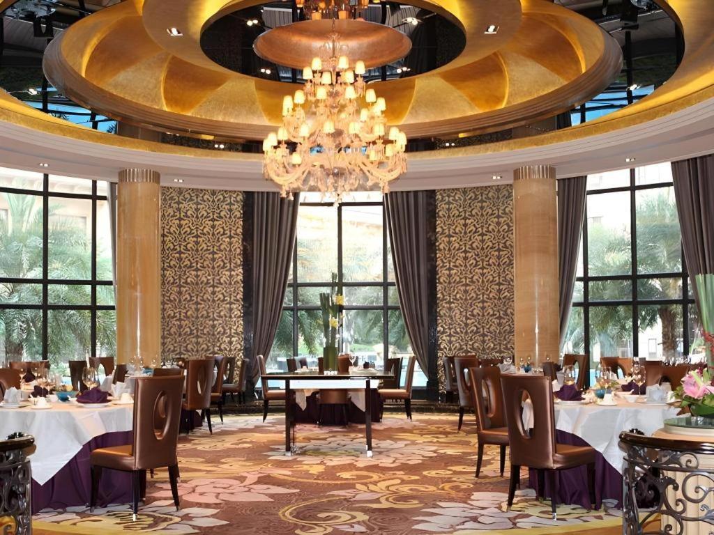 ชาโต สตาร์ริเวอร์ กวางโจว เพนินนซูลา Hotel ภายนอก รูปภาพ